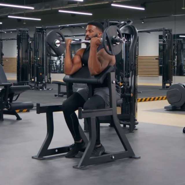 EZ-Bar Preacher Curls